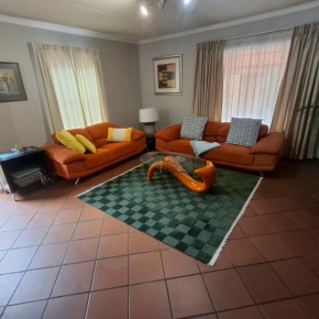 June Cottage - close to Sandton CBD